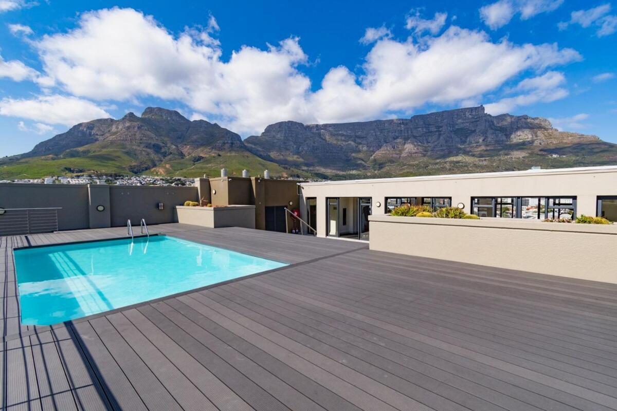 Four Seasons 8th Floor W Gym & Pool * Cape Town
