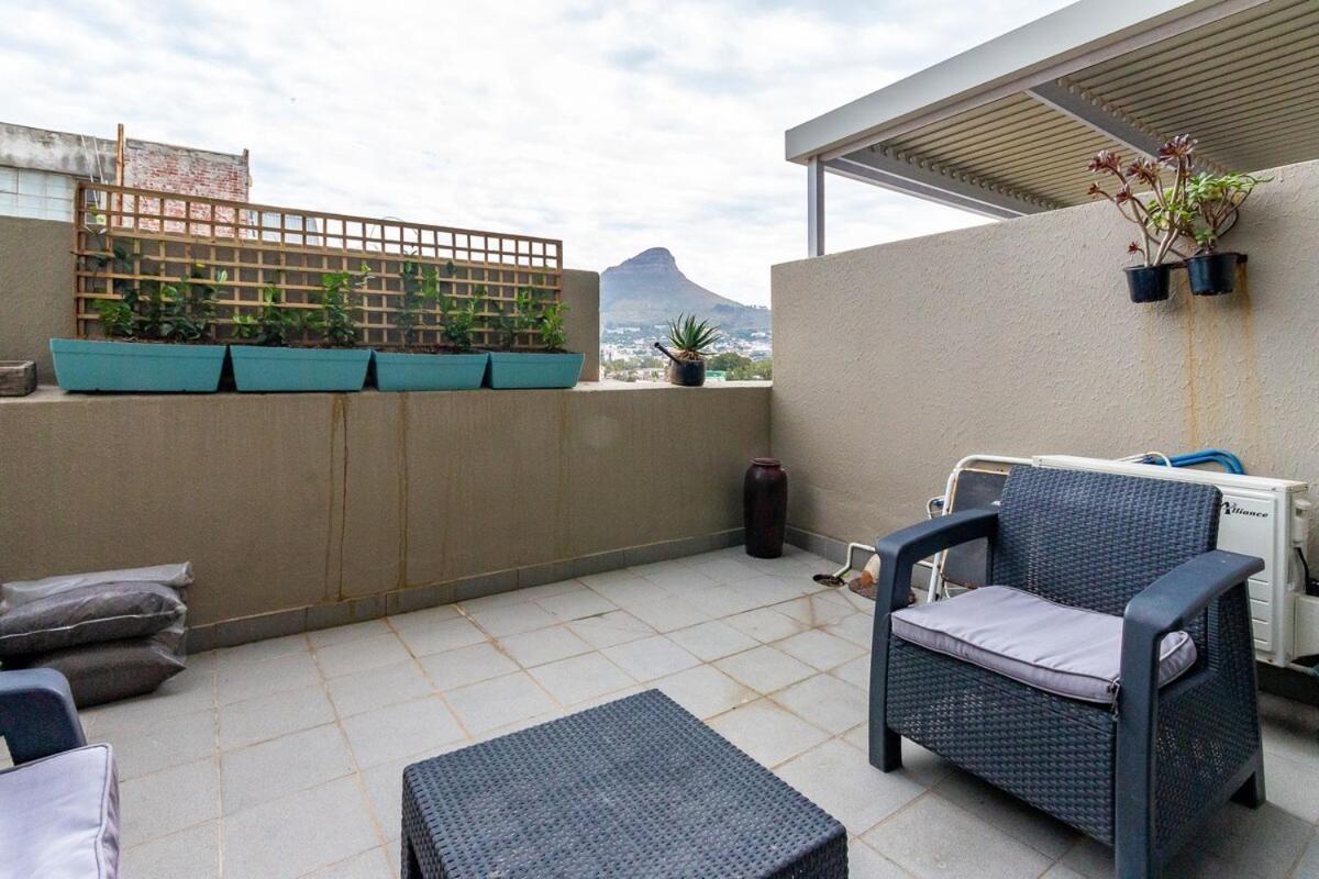 Four Seasons 8th Floor W Gym & Pool * Cape Town